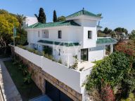 Villa for sale in Atalaya de Rio Verde, Nueva Andalucia