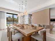 Villa for sale in Atalaya de Rio Verde, Nueva Andalucia