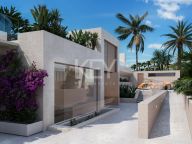 Villa for sale in Nueva Andalucia