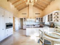 Villa en venta en Altos Reales, Marbella Golden Mile