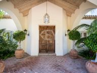 Villa en venta en Altos Reales, Marbella Golden Mile