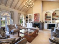 Villa en venta en Altos Reales, Marbella Golden Mile