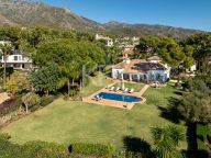 Villa en venta en Altos Reales, Marbella Golden Mile