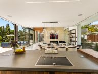 Villa for rent in La Cerquilla, Nueva Andalucia