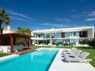 Villa for rent in La Cerquilla, Nueva Andalucia
