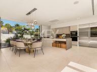 Villa for rent in La Cerquilla, Nueva Andalucia