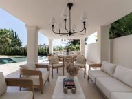 Villa for sale in Nueva Andalucia