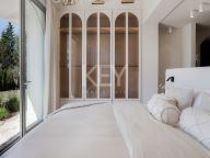 Villa for sale in Nueva Andalucia