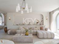 Villa for sale in Nueva Andalucia