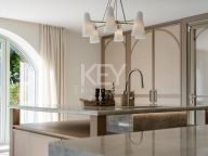 Villa for sale in Nueva Andalucia