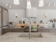 Villa for sale in Nueva Andalucia