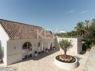 Villa for sale in Nueva Andalucia