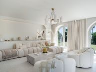 Villa for sale in Nueva Andalucia
