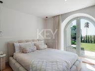 Villa for sale in Nueva Andalucia