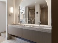 Villa for sale in Nueva Andalucia