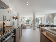 Villa for sale in Nueva Andalucia