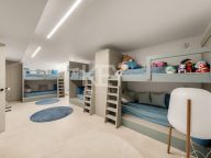 Villa for sale in El Paraiso, Estepona