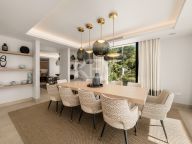 Villa for sale in El Paraiso, Estepona
