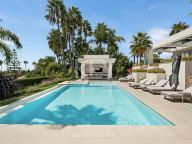 Villa for sale in El Paraiso, Estepona