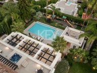 Villa for sale in El Paraiso, Estepona