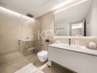 Villa for sale in El Paraiso, Estepona