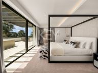 Villa for sale in El Paraiso, Estepona