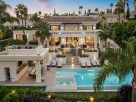 Villa for sale in El Paraiso, Estepona