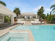 Villa for sale in El Paraiso, Estepona