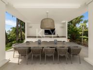 Villa for sale in El Paraiso, Estepona