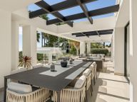 Villa for sale in El Paraiso, Estepona