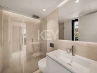 Villa for sale in El Paraiso, Estepona