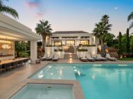 Villa for sale in El Paraiso, Estepona