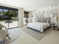 Villa for sale in Rio Verde, Marbella Golden Mile
