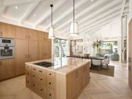 Villa for sale in Marbella Golden Mile