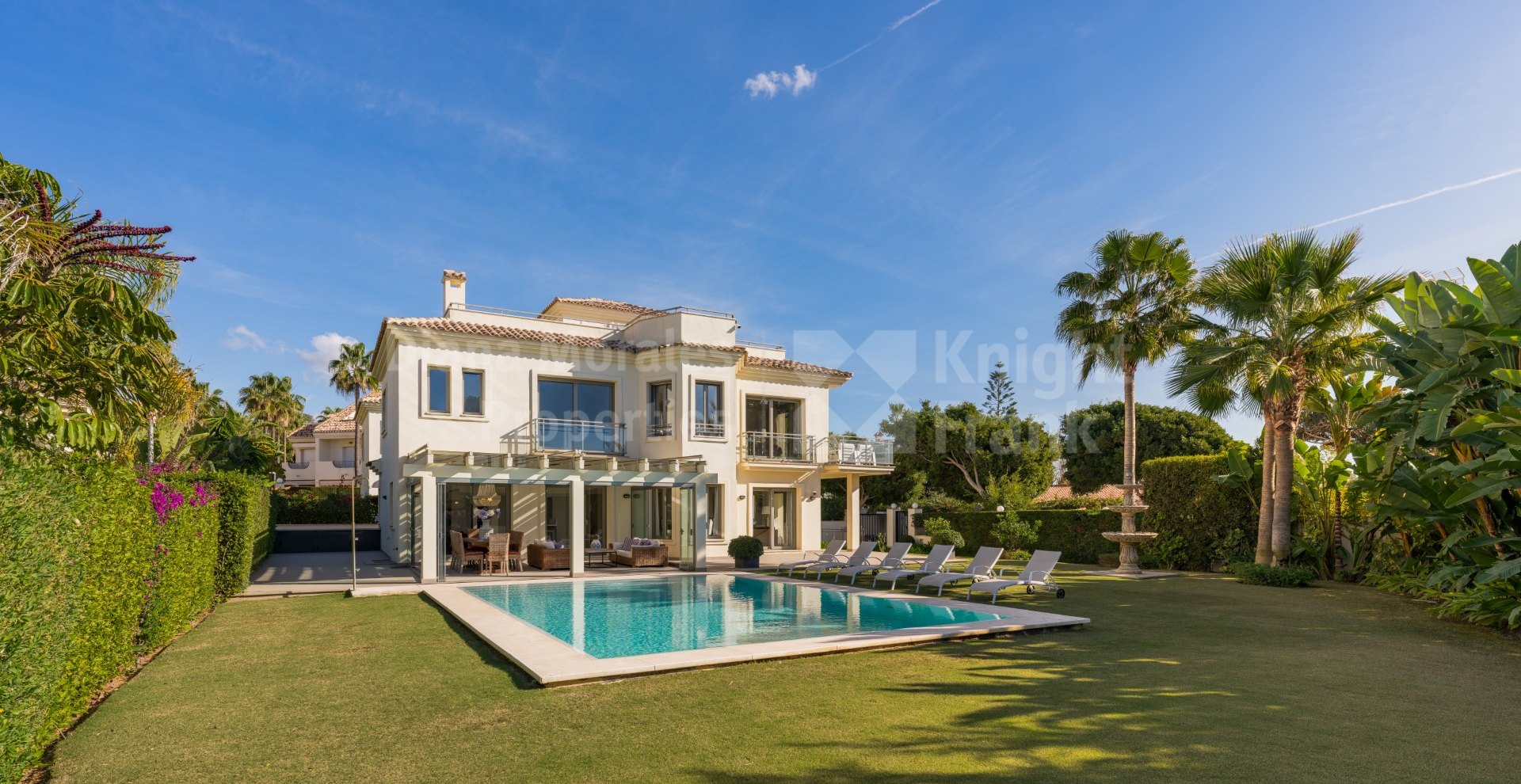Luxuriöse Villa auf der Erste Strandlinie in Marbella Ost.