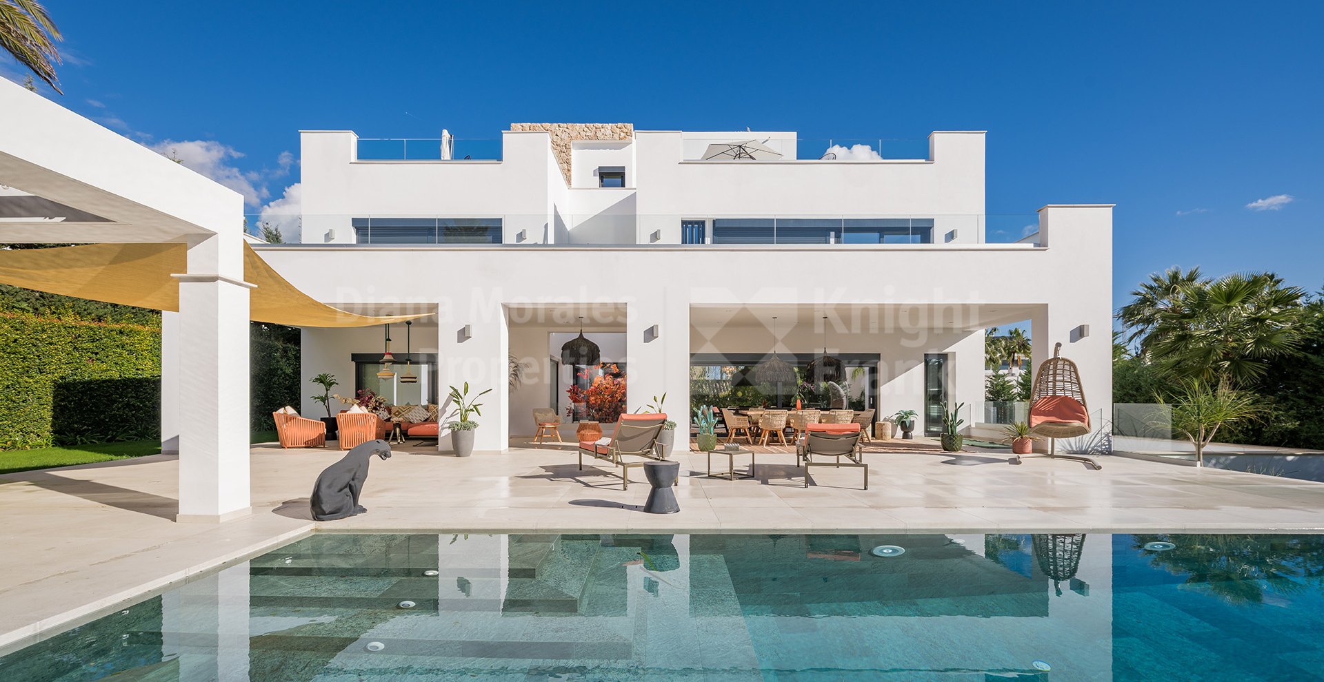 Ideal location by the beach