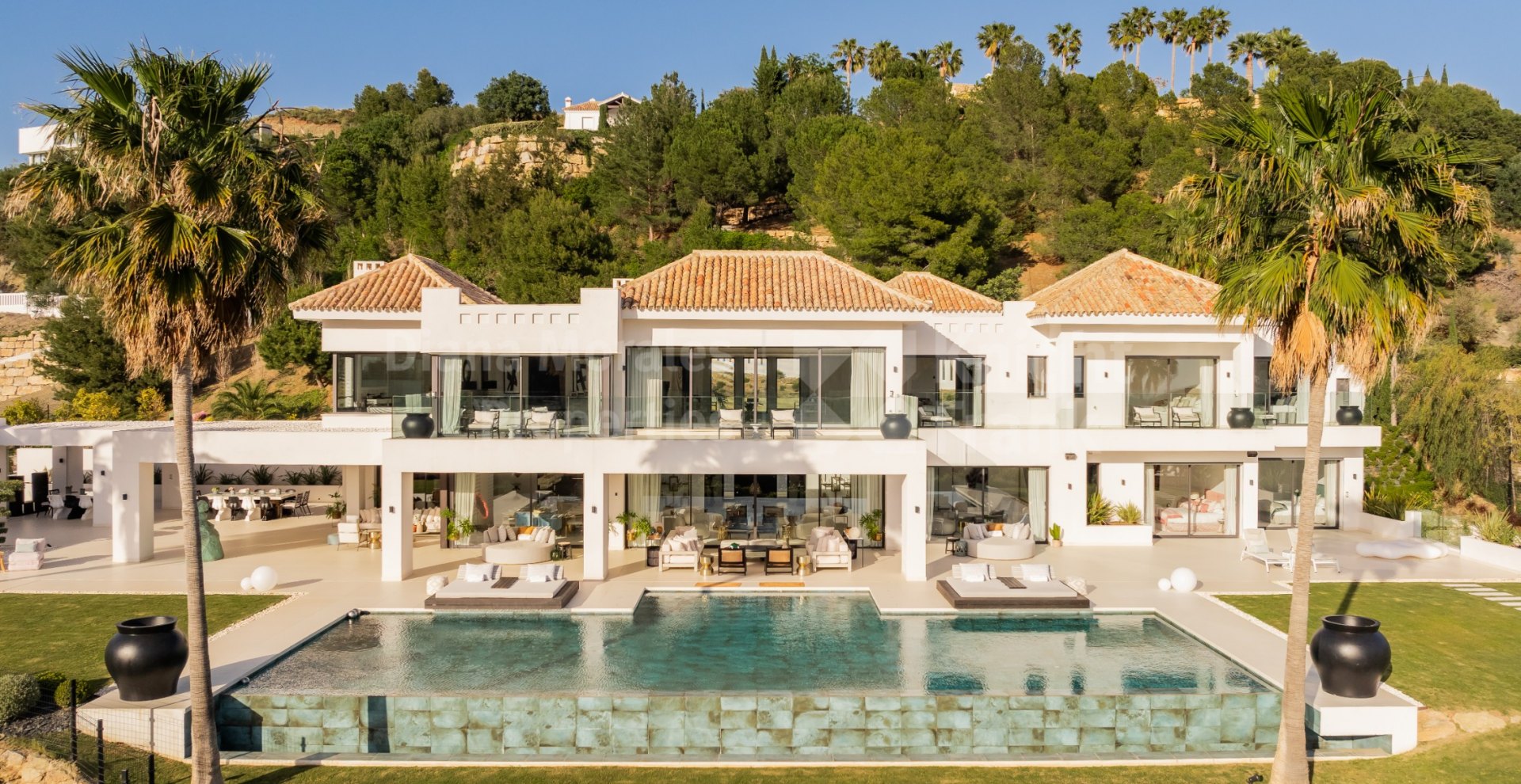 Modern Elegance Amidst Nature: A Luxurious Villa at Marbella Club Golf Resort