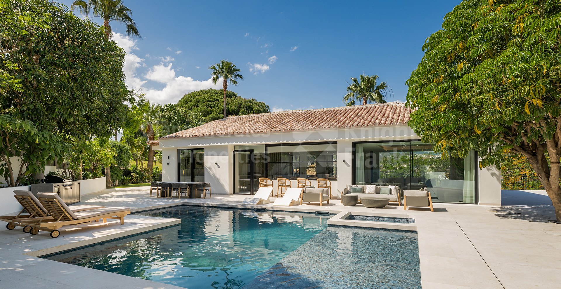 Villa Vincci, fully renovated Andalusian villa with La Concha & Golf Views