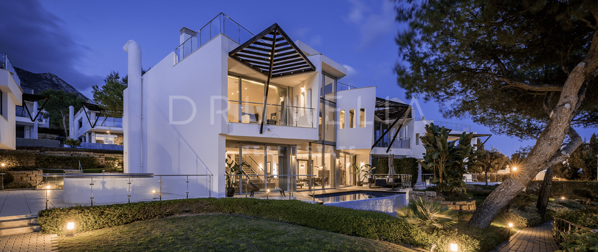 Asombrosa y moderna Villa en venta en Milla De Oro, Marbella