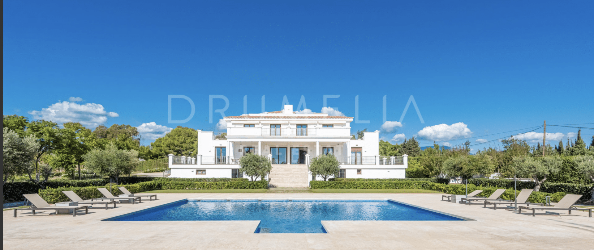 Modern villa i obefläckat skick med lyxiga bekvämligheter, nära Guadalmina Alta