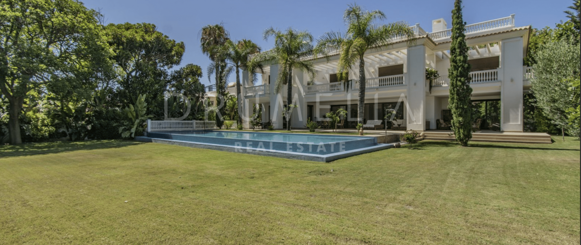 Elegante mediterrane Villa mit Meerblick im exklusiven Guadalmina Baja