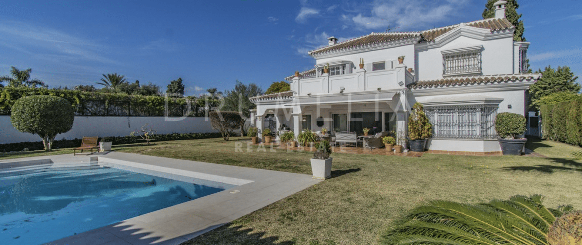 Mediterranean Villa with Private Pool, Garden, and Proximity to Beach in Guadalmina Baja, Costa del Sol