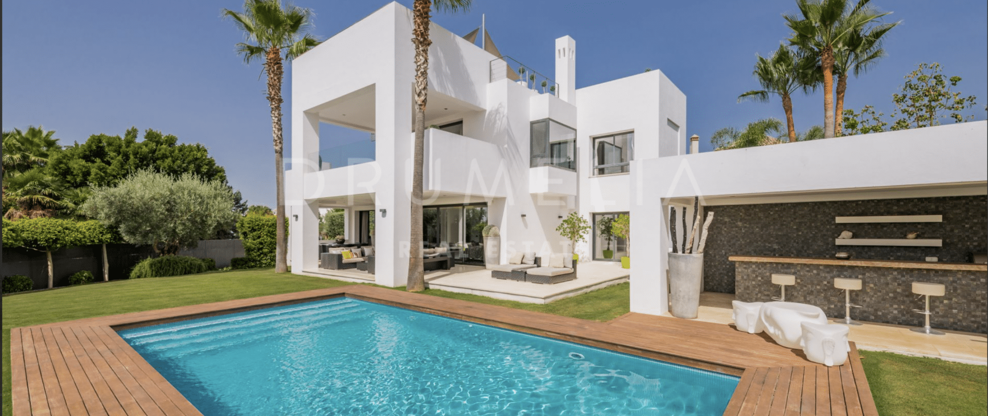 Vacker modern villa i Altos de Puente Romano, Marbella Golden Mile