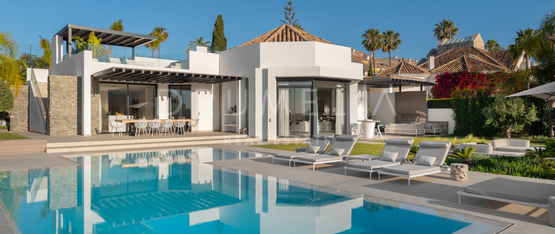 Frontline Golf: Exquisite 5-Bedroom Villa with Panoramic Views Over Marbella's Golf Valley