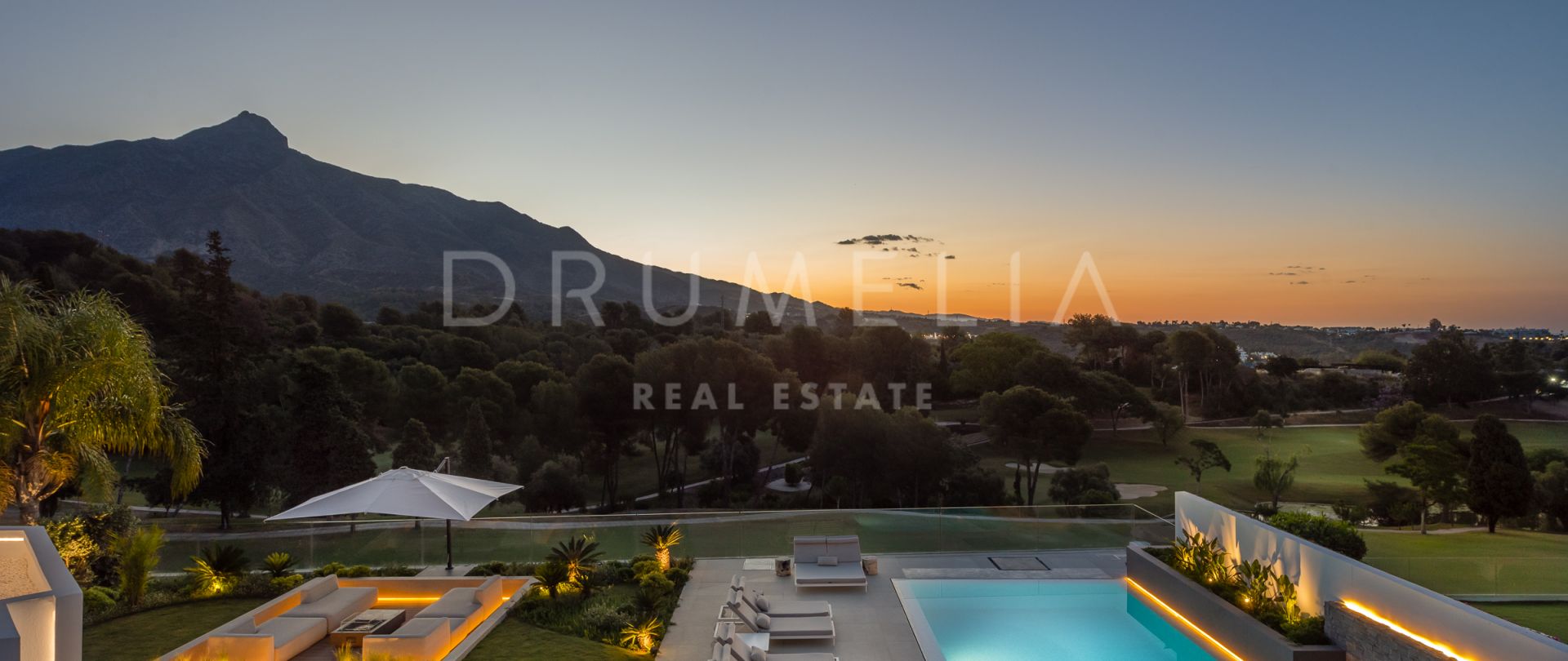 Frontline Golf: Exquisite 5-Bedroom Villa with Panoramic Views Over Marbella's Golf Valley