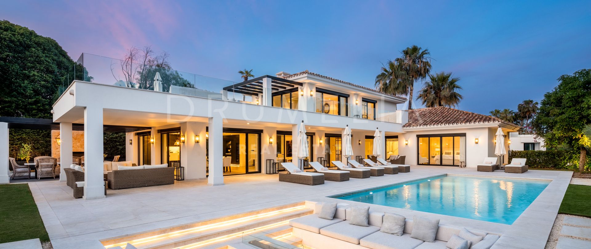 Frontline Golf Luxe Villa met Modern Interieur en Panoramisch Uitzicht in het Prestigieuze Nueva Andalucía, Marbella