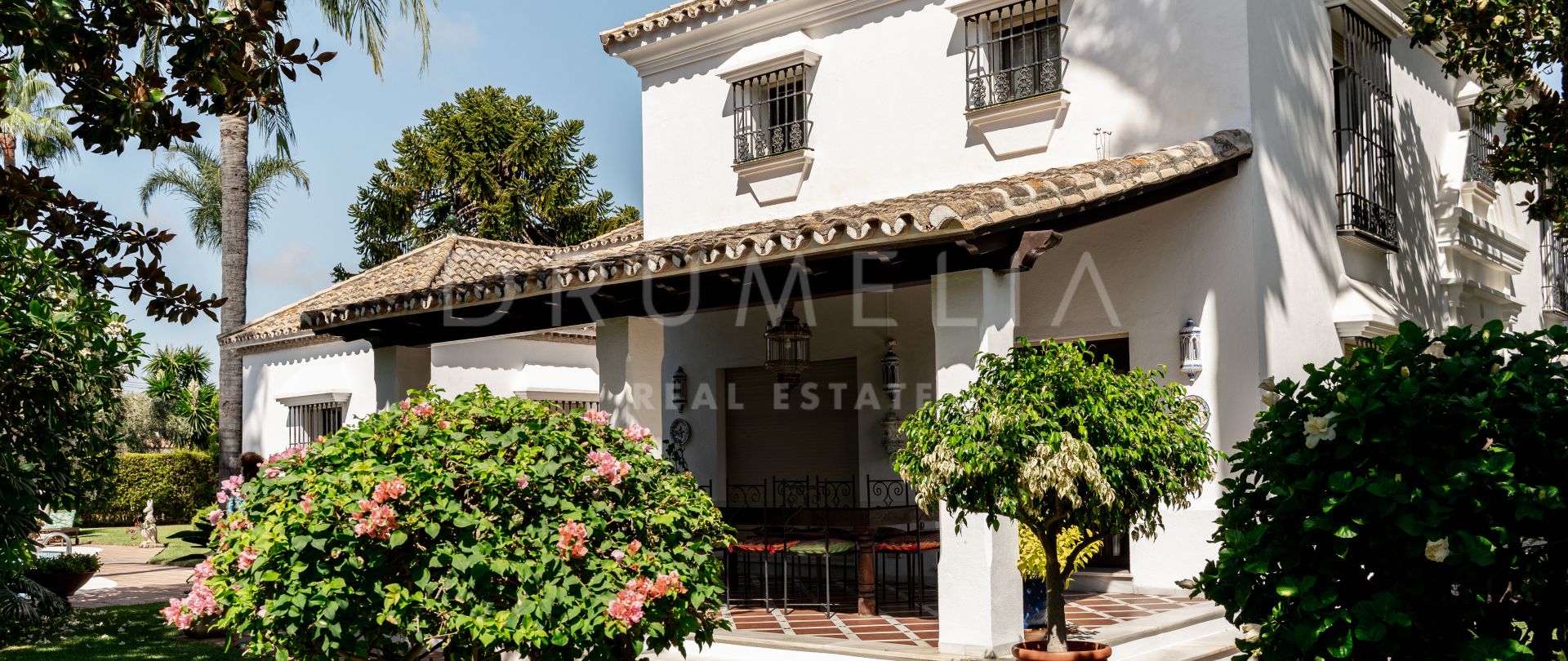 Villa Coloniale de 5 chambres avec un double terrain à San Pedro Playa