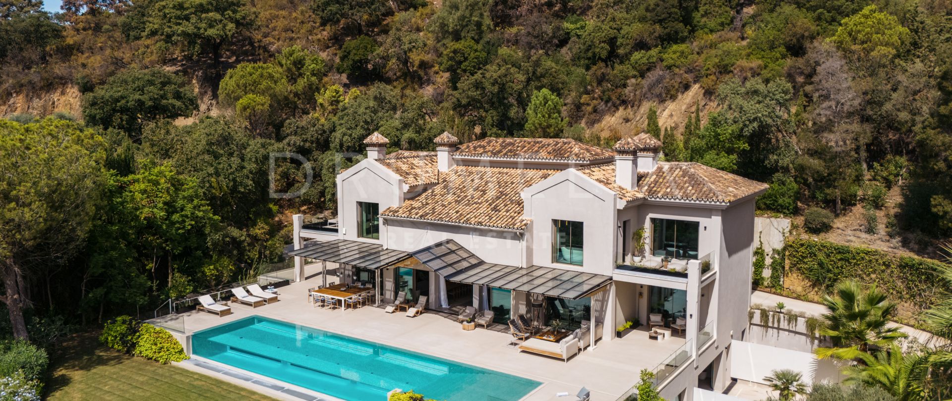 VILLA SERENA - Luxe huis met prachtig uitzicht op zee in La Zagaleta, Benahavis