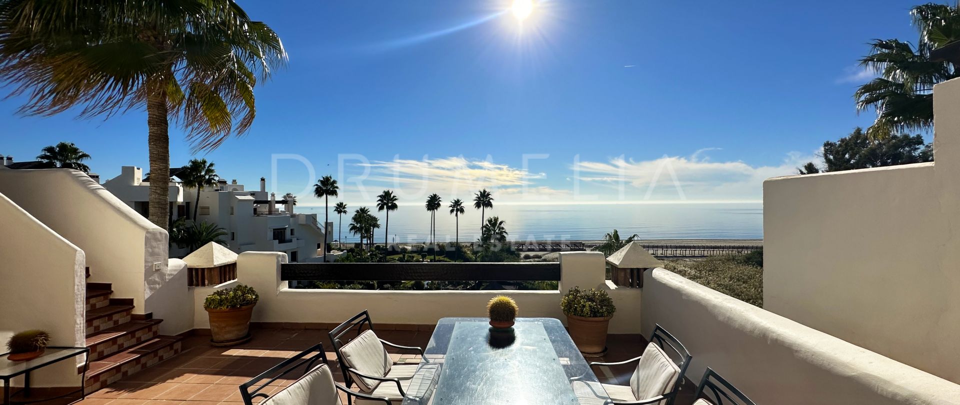 Utrolig duplex-penthouse i første strandlinje på Den Nye Gyldne Milen, Estepona.