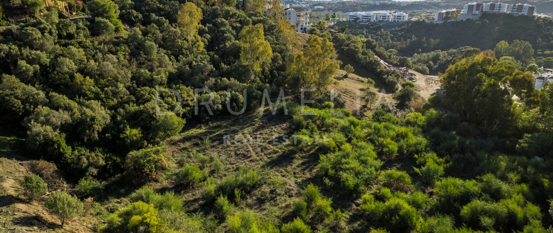 Exklusiv möjlighet att bygga en skräddarsydd lyxvilla i prestigefyllda Puerto de Los Almendros, Benahavis